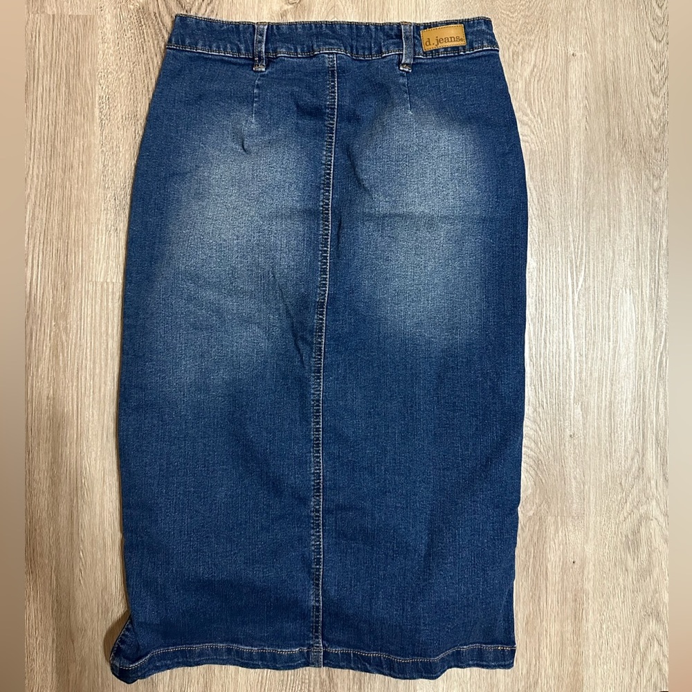 PRE-LOVED ♻️ Demin skirt - Picture 2 of 3
